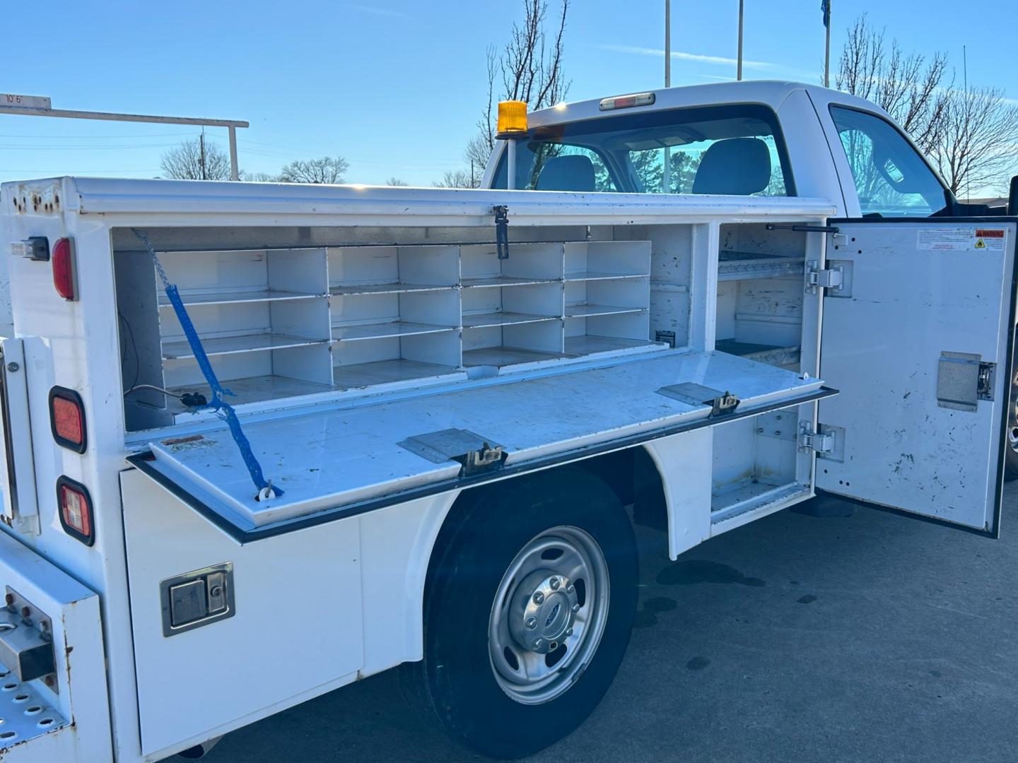 2015 White /Gray Ford F-250 SD (1FDBF2A62FE) with an 6.2L V8 F SOHC 16V engine, 6-Speed Automatic transmission, located at 17760 Hwy 62, Morris, OK, 74445, (918) 733-4887, 35.609104, -95.877060 - Photo#17